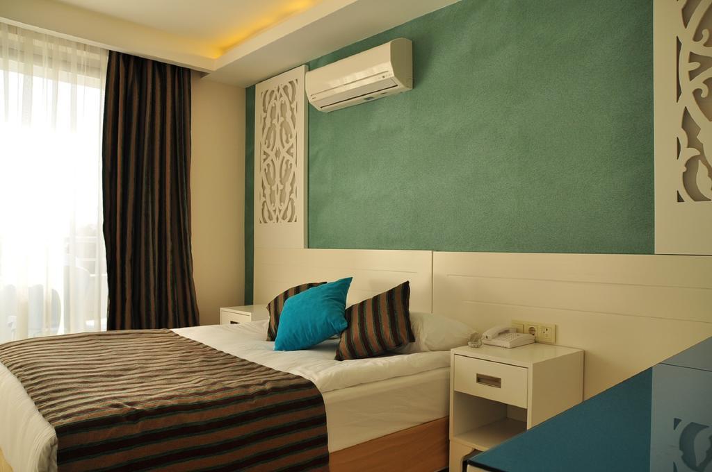 Standard Single Large Bed Room,687587268:JPEG